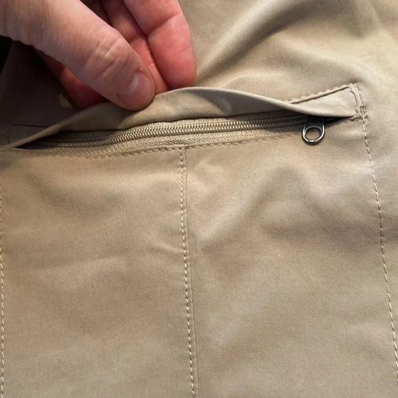 Eddie Bauer crop/capri pants size 10. Ruched side leg detail. - Picture 4 of 8